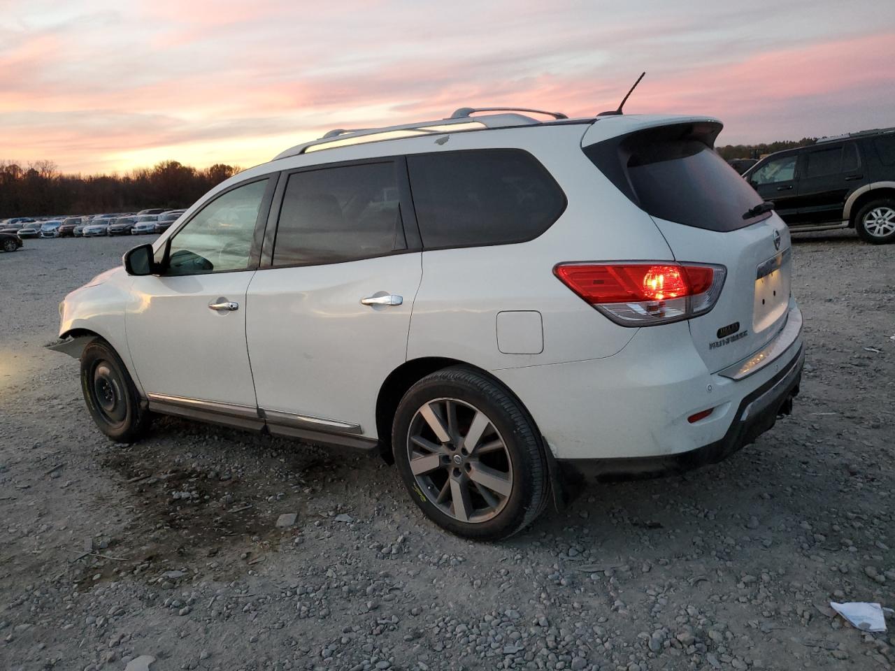 Image 2 of 2014 NISSAN PATHFINDER S 2014 with VIN 5N1AR2MN7EC664521