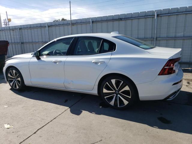 Obraz 2 z 2022 VOLVO S60 B5 MOMENTUM 2022 z VIN 7JRL12TZ4NG157417