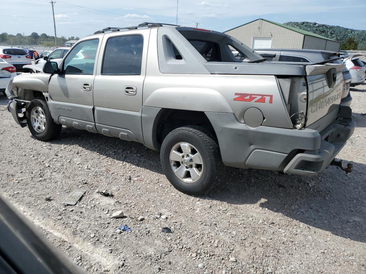 Image 2 of 2002 CHEVROLET AVALANCHE K1500 2002 with VIN 3GNEK13T52G336616