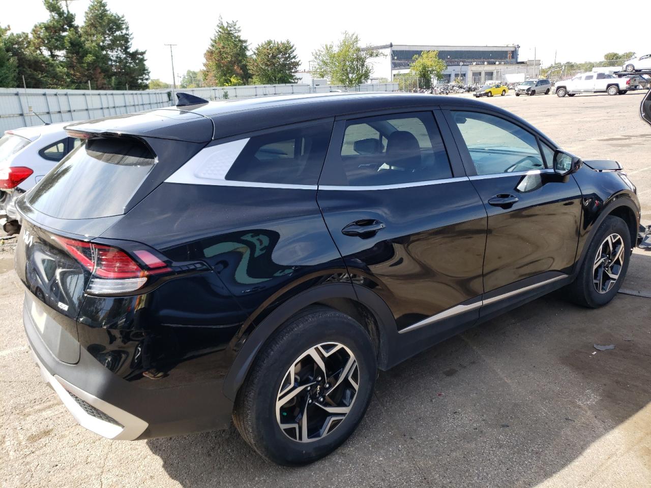 Image 3 of 2023 KIA SPORTAGE LX 2023 with VIN KNDPUCAF7P7036924