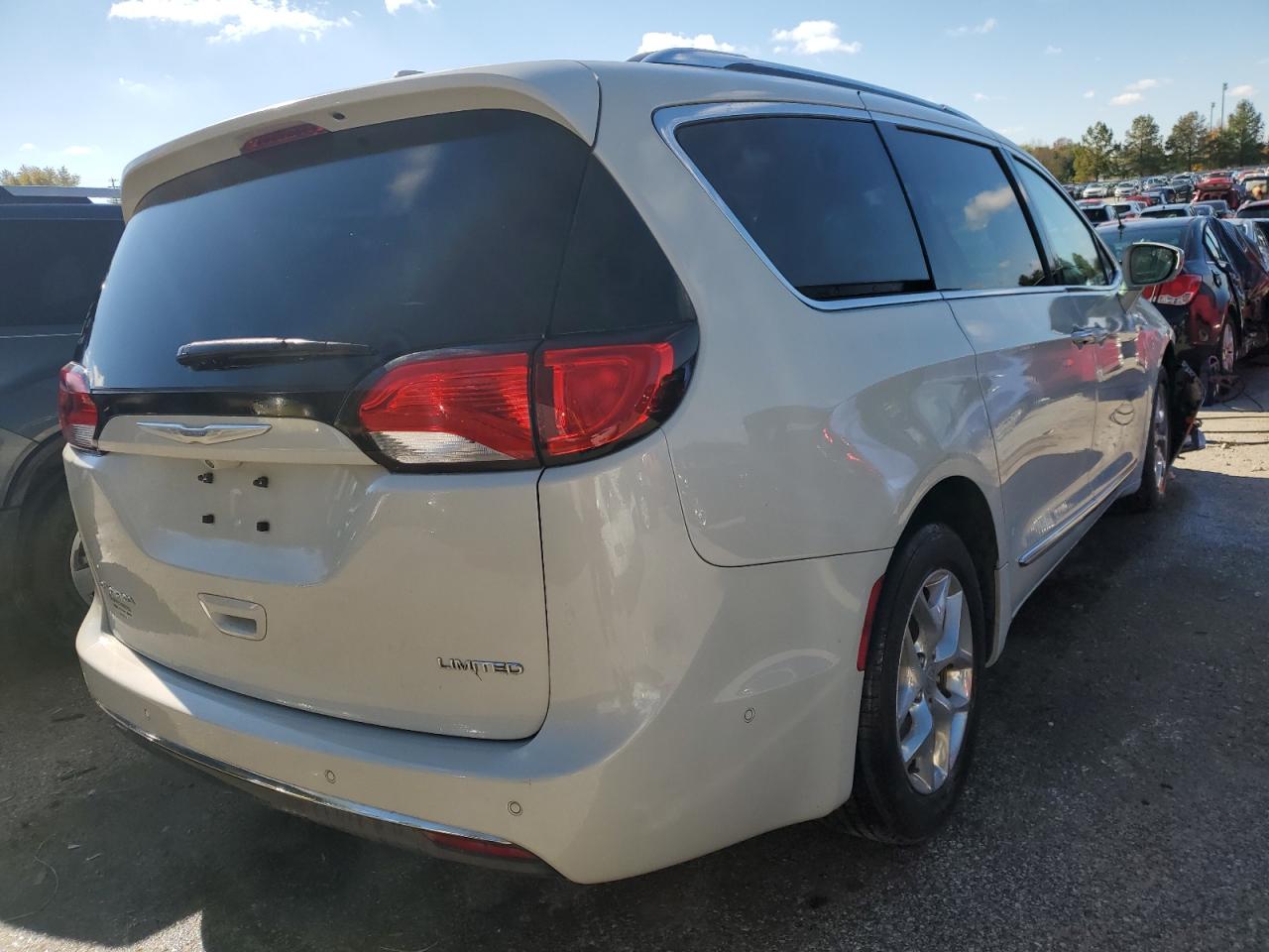 Image 3 of 2017 CHRYSLER PACIFICA LIMITED 2017 with VIN 2C4RC1GGXHR758033