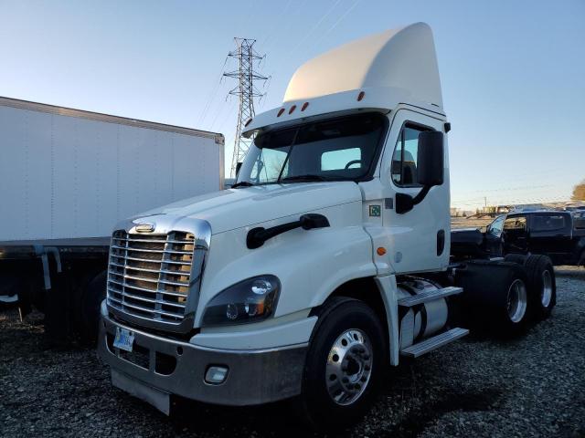 Image 2 of 2018 FREIGHTLINER CASCADIA 125  2018 with VIN 3AKJGEDV4JSJM3646