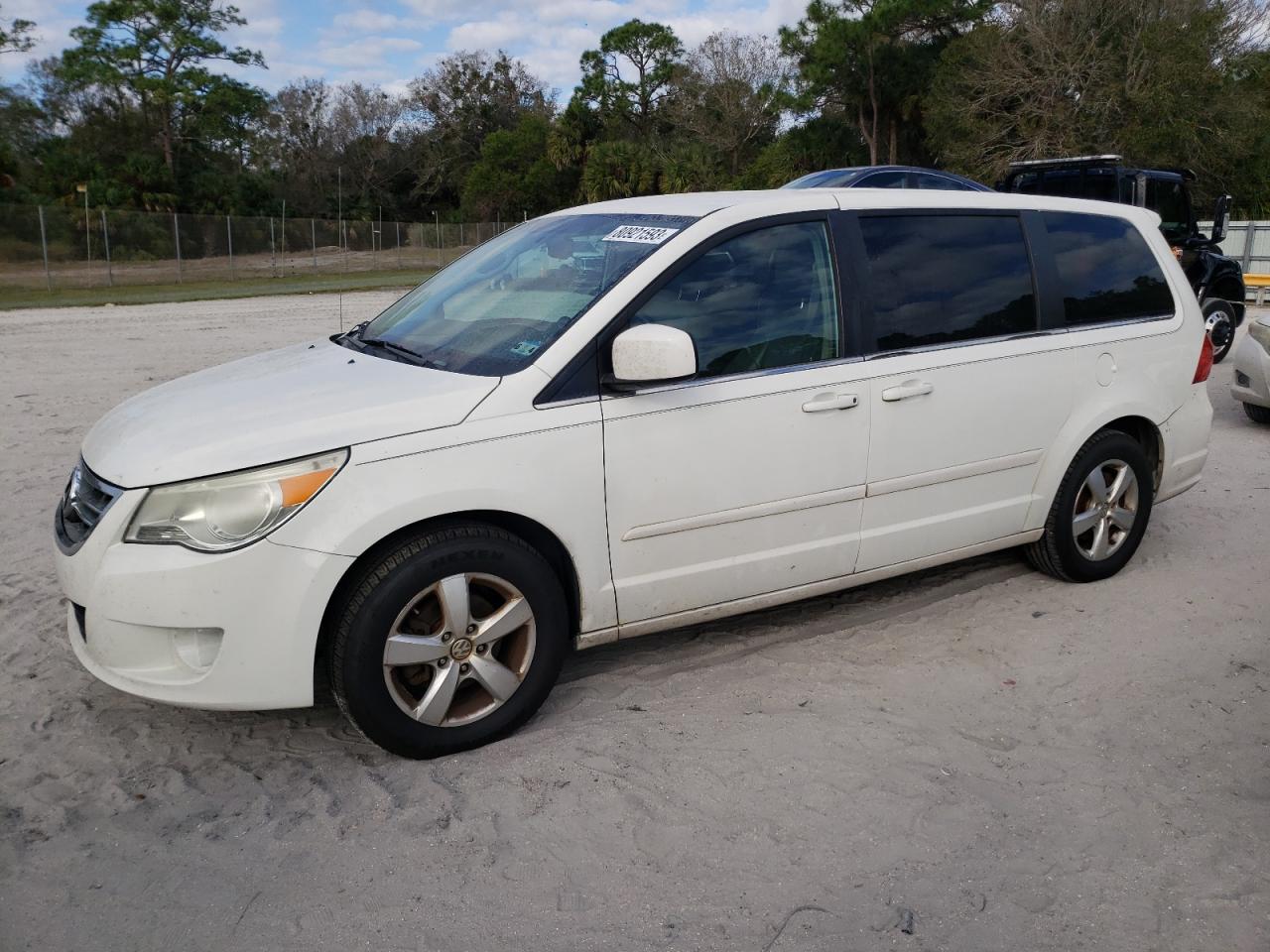 2010 VOLKSWAGEN ROUTAN SE 2010 image