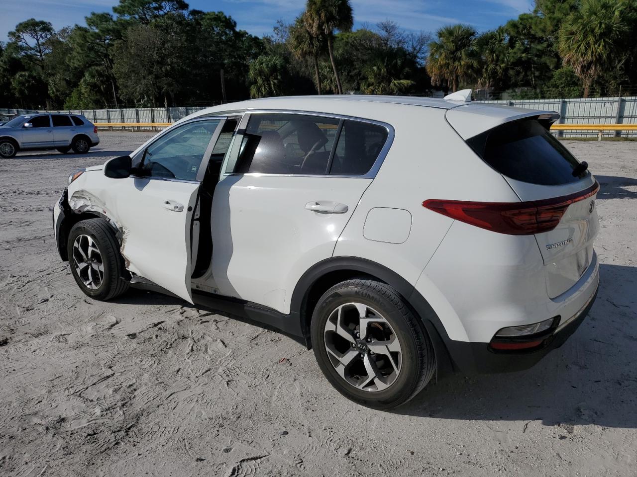 Image 2 of 2020 KIA SPORTAGE LX 2020 with VIN KNDPM3AC8L7788275