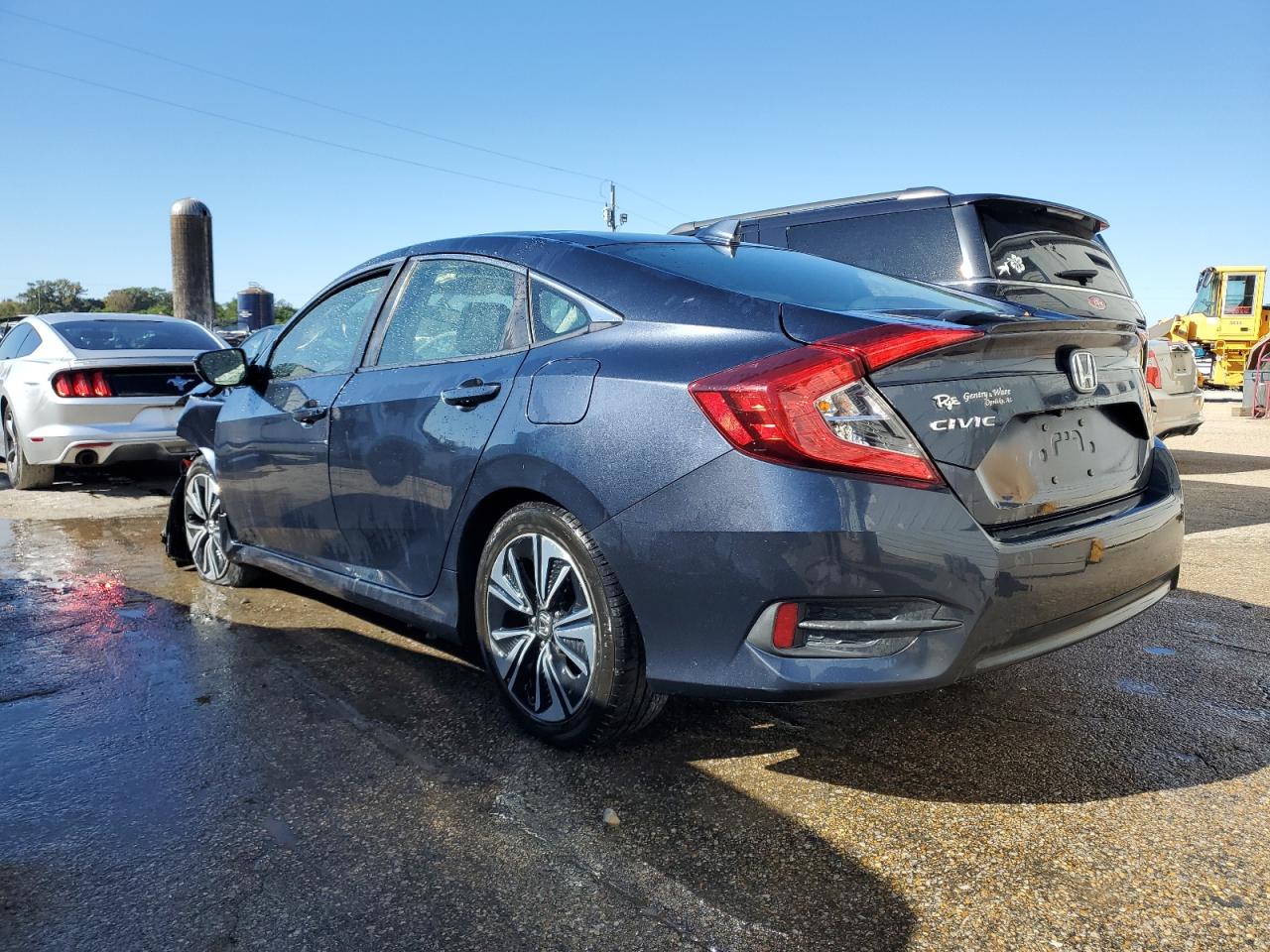 Image 2 of 2018 HONDA CIVIC EX 2018 with VIN JHMFC1F36JX011892