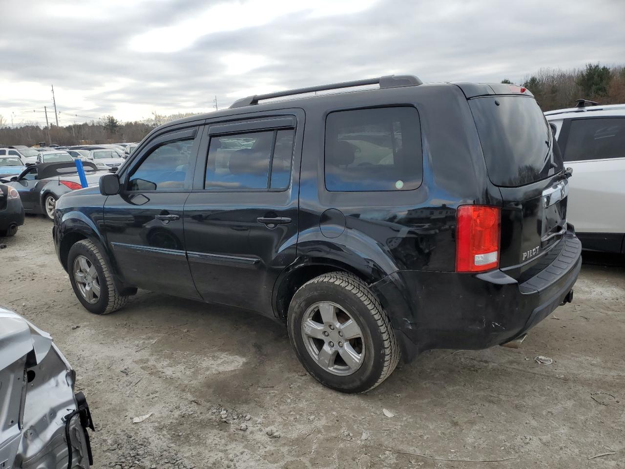 Image 2 of 2011 HONDA PILOT EXL 2011 with VIN 5FNYF4H5XBB043130