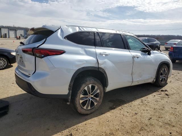 Obraz 3 z 2022 TOYOTA HIGHLANDER XLE 2022 z VIN 5TDGZRAH3NS541755