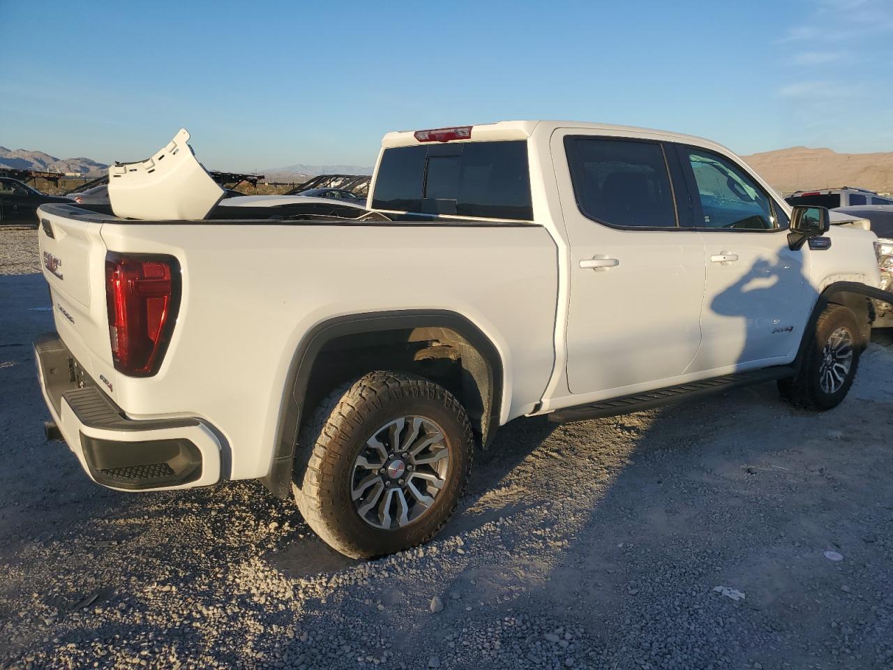 Image 3 of 2022 GMC SIERRA K1500 AT4 2022 with VIN 1GTUUEET4NZ550522