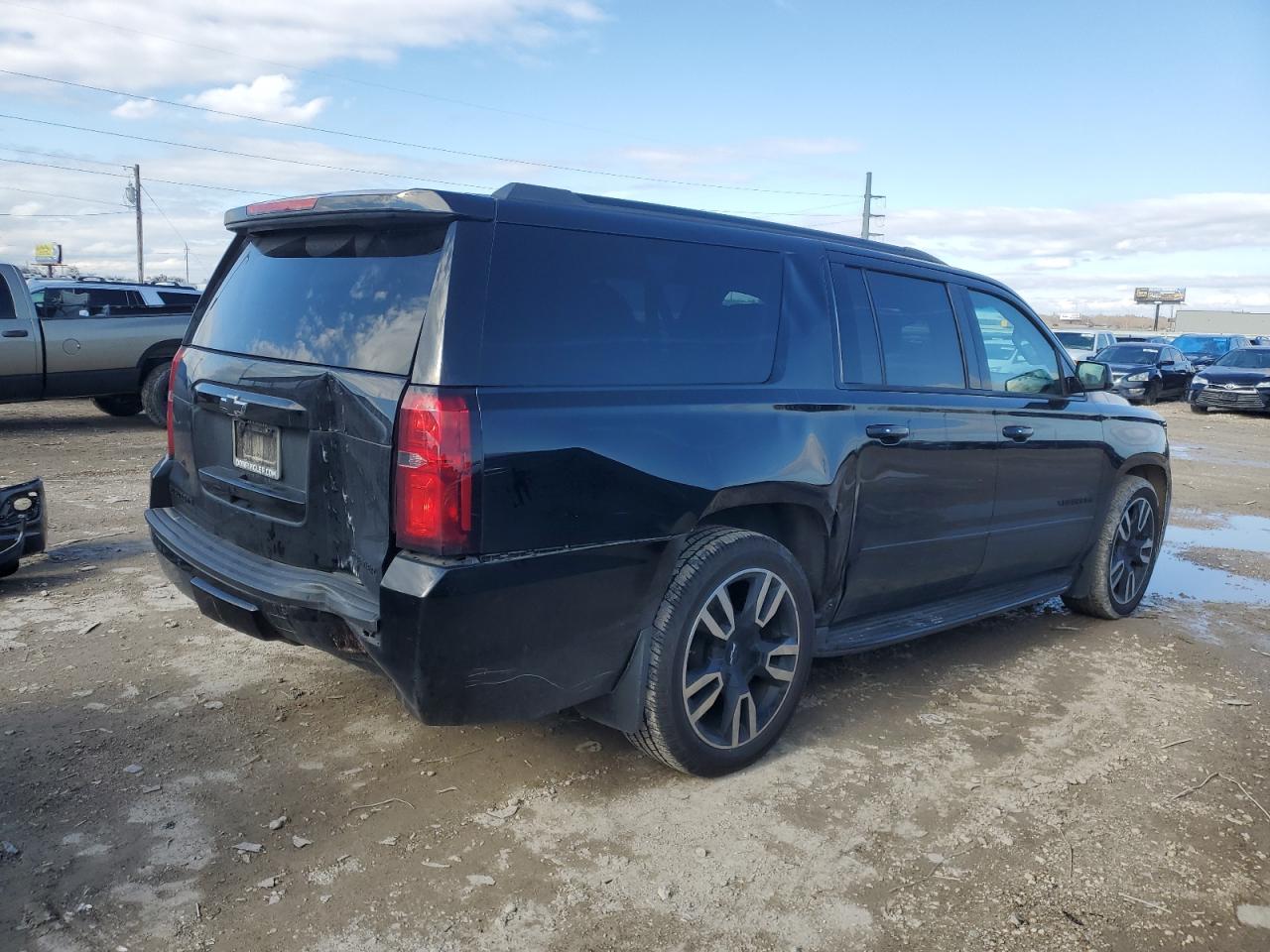 Изображение 3 2019 CHEVROLET SUBURBAN C1500 PREMIER 2019 с VIN 1GNSCJKJ2KR194516