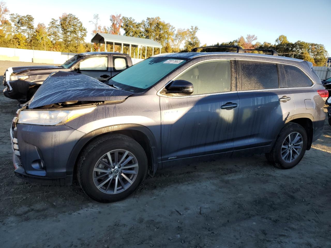 Image 1 of 2017 TOYOTA HIGHLANDER HYBRID 2017 with VIN 5TDJGRFH6HS027200