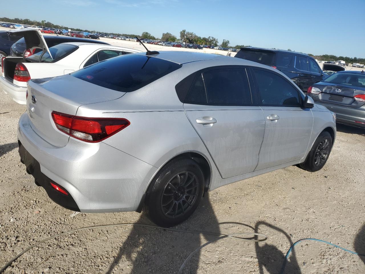 Image 3 of 2020 KIA RIO LX 2020 with VIN 3KPA24AD5LE336374