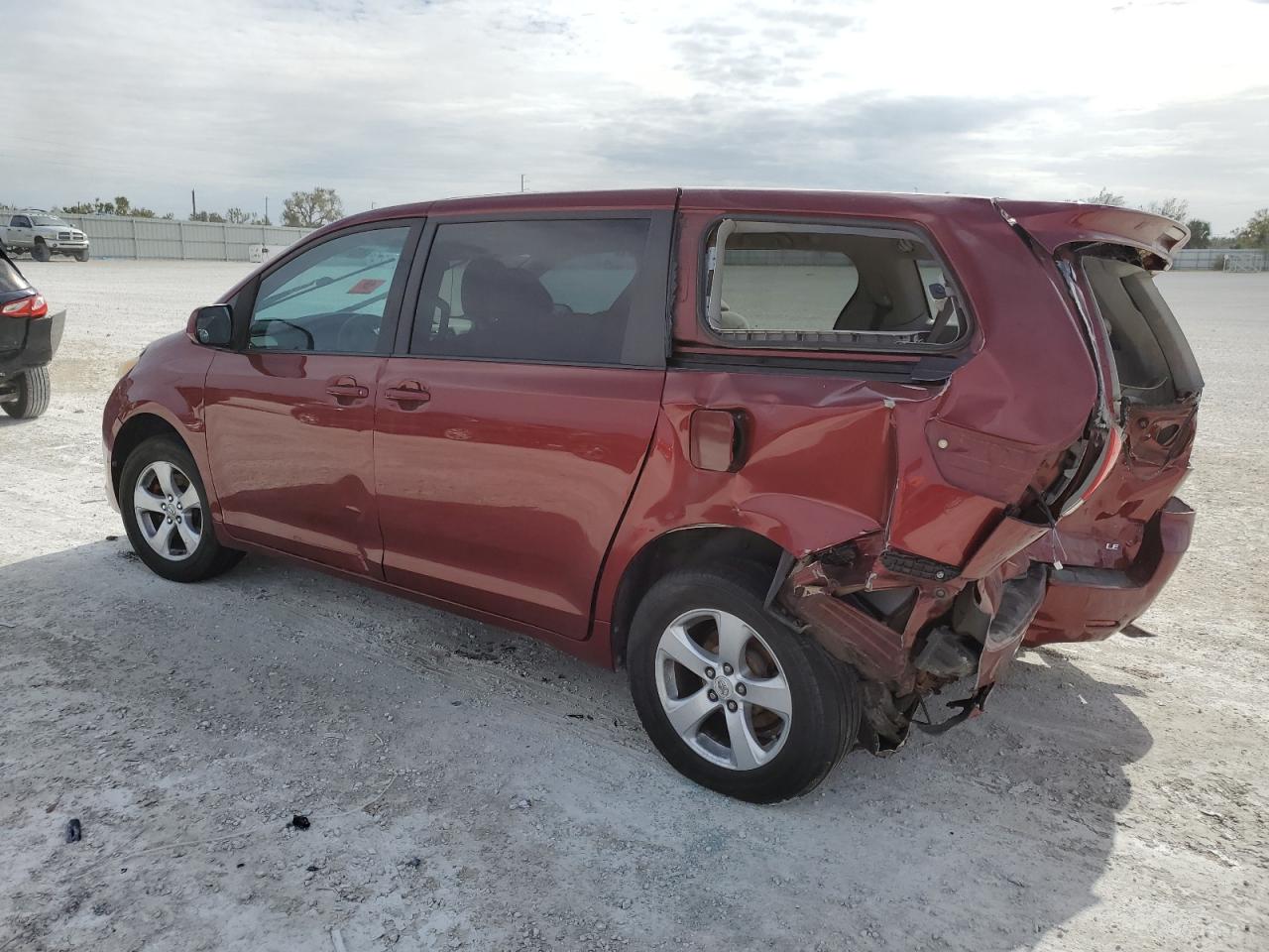 Изображение 2 2012 TOYOTA SIENNA BASE 2012 с VIN 5TDKA3DC9CS015335