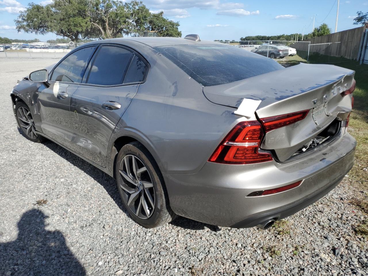 Obraz 2 z 2019 VOLVO S60 T6 MOMENTUM 2019 z VIN 7JRA22TK6KG011247