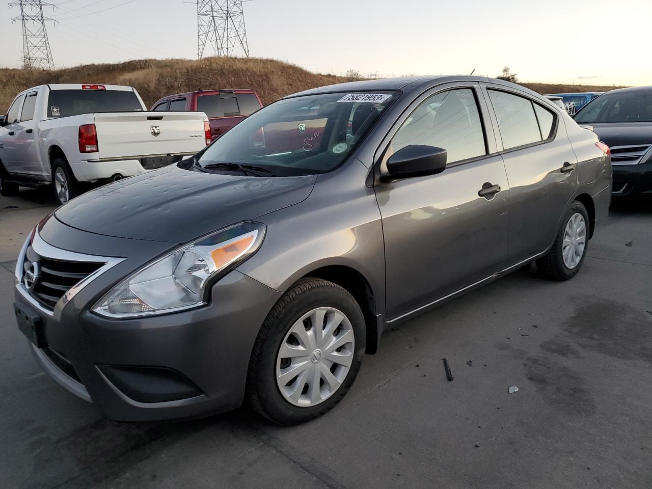 Obraz 1 z 2018 NISSAN VERSA S 2018 z VIN 3N1CN7AP7JL887655
