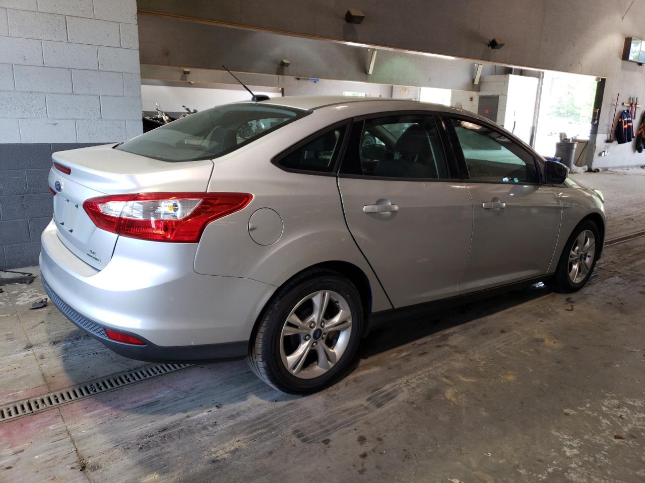 Image 3 of 2013 FORD FOCUS SE 2013 with VIN 1FADP3F28DL266514