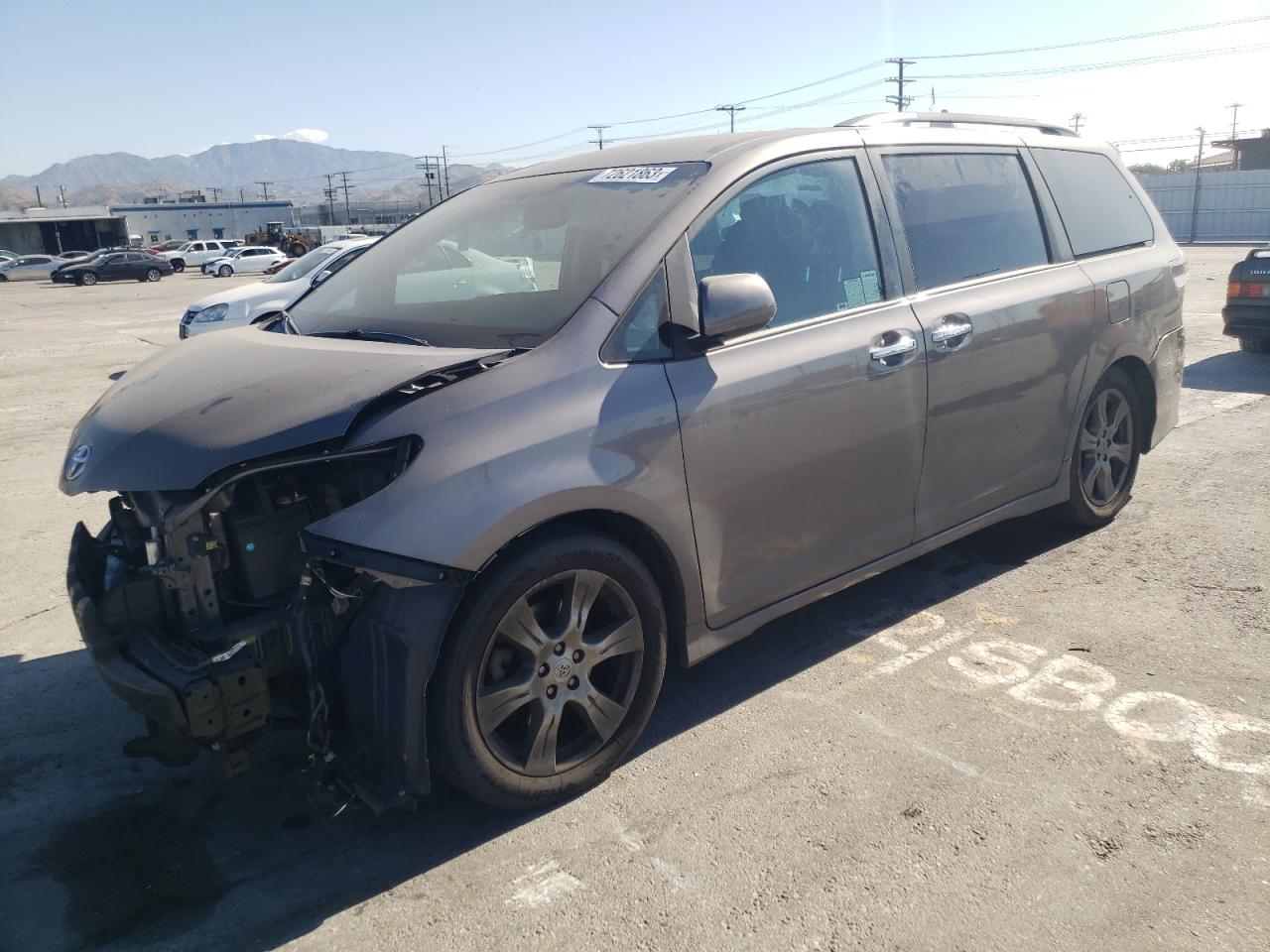 2017 TOYOTA SIENNA SE 2017 image