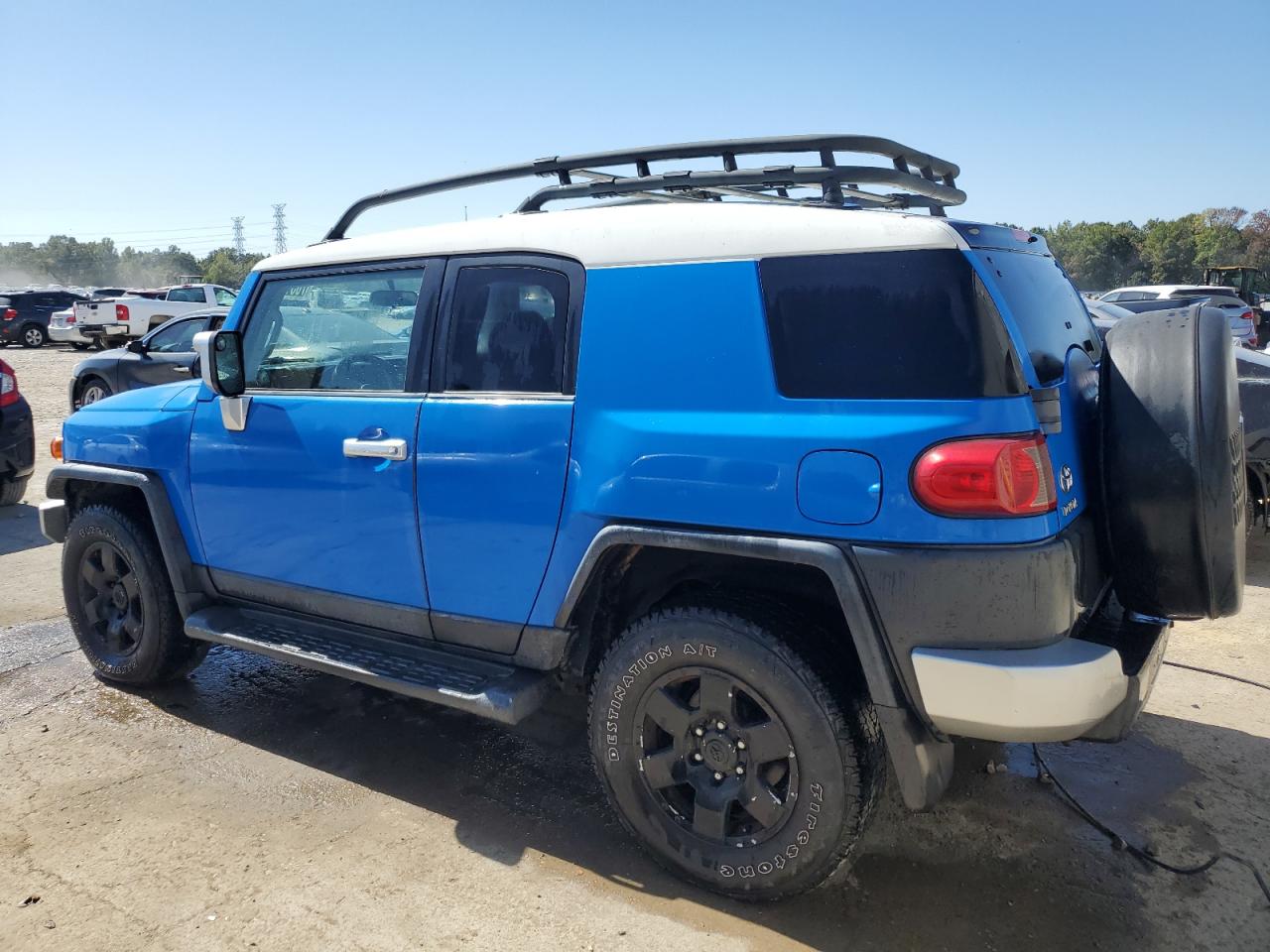 Image 2 of 2007 TOYOTA FJ CRUISER  2007 with VIN JTEBU11F370052069
