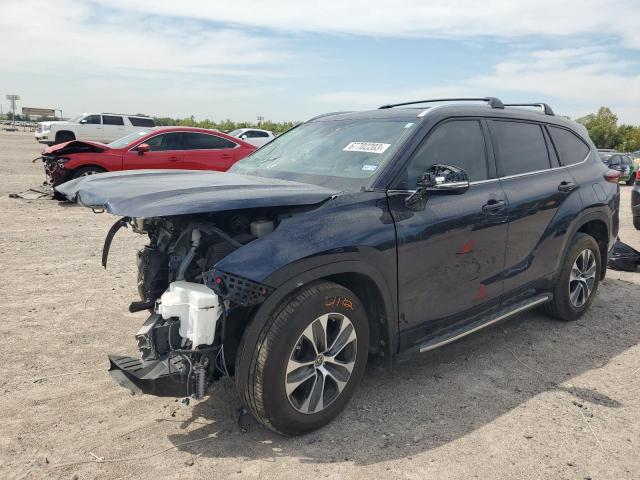 Image 1 of 2022 TOYOTA HIGHLANDER XLE 2022 with VIN 5TDGZRAH9NS137519
