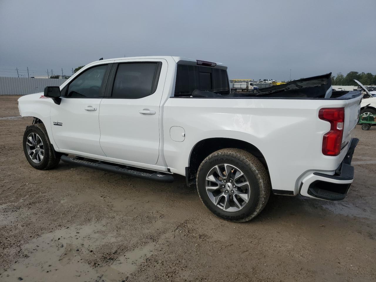 Изображение 2 2021 CHEVROLET SILVERADO K1500 RST 2021 с VIN 1GCUYEED6MZ431138
