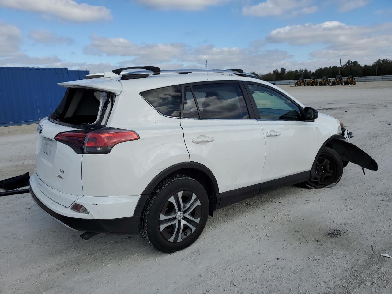 Image 3 of 2018 TOYOTA RAV4 LE 2018 with VIN JTMBFREV3JJ216727