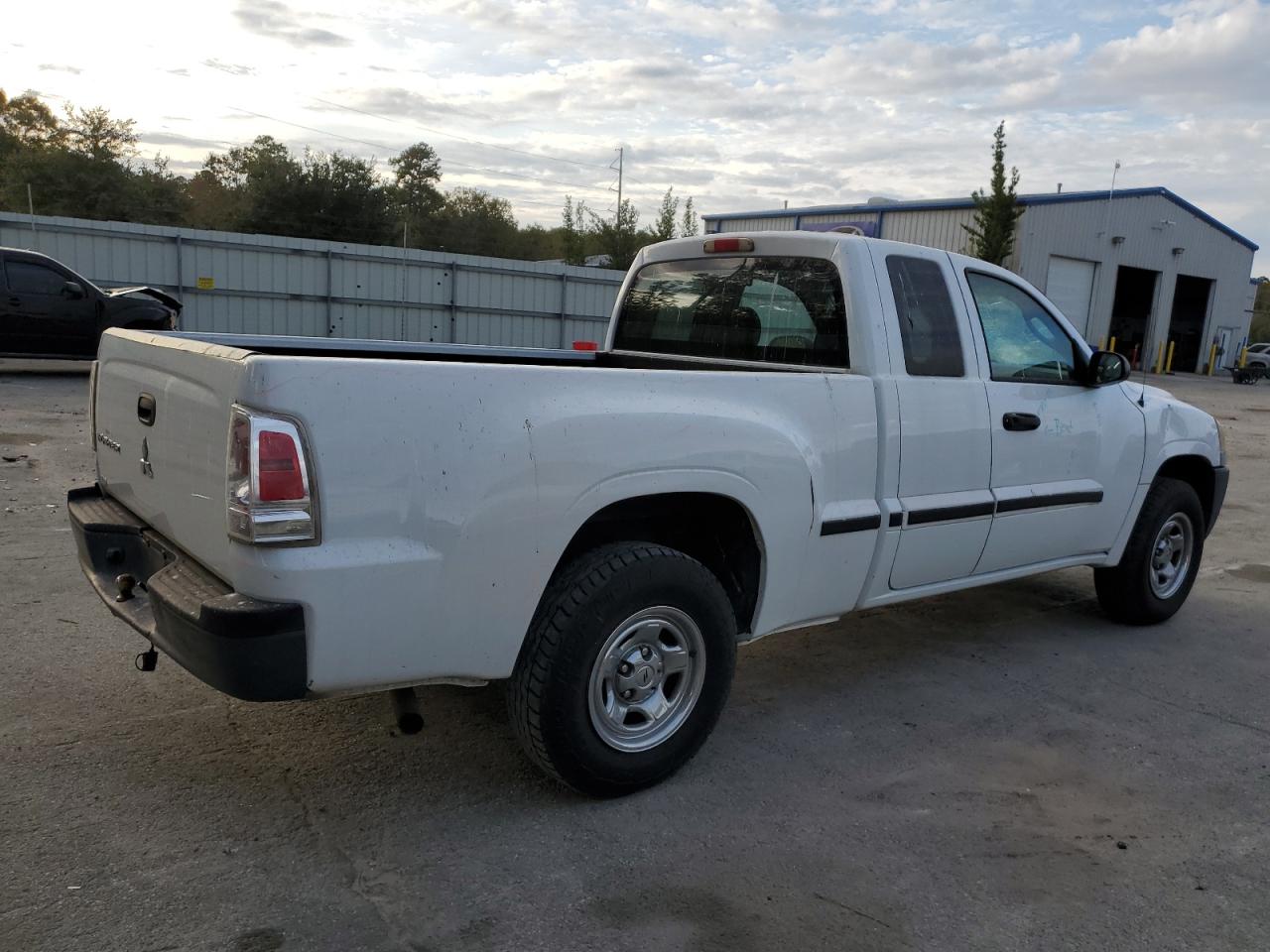 Image 3 of 2008 MITSUBISHI RAIDER LS 2008 with VIN 1Z7HC22K78S609224