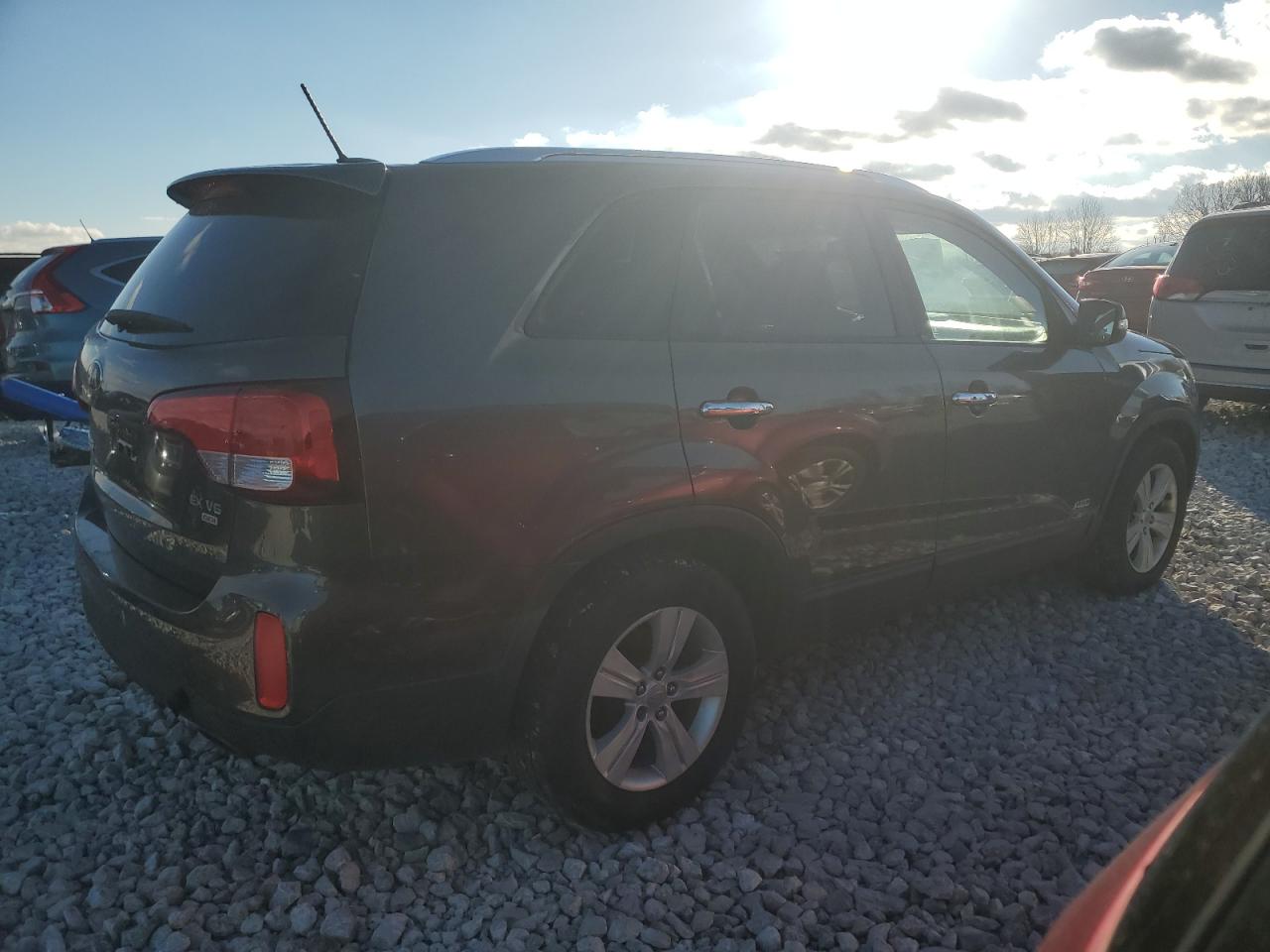 Image 3 of 2014 KIA SORENTO EX 2014 with VIN 5XYKUDA76EG482877