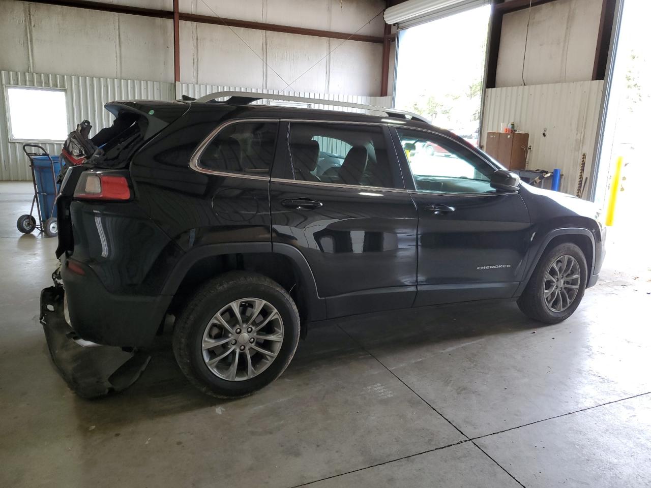 Image 3 of 2019 JEEP CHEROKEE LATITUDE PLUS 2019 with VIN 1C4PJLLX0KD470272