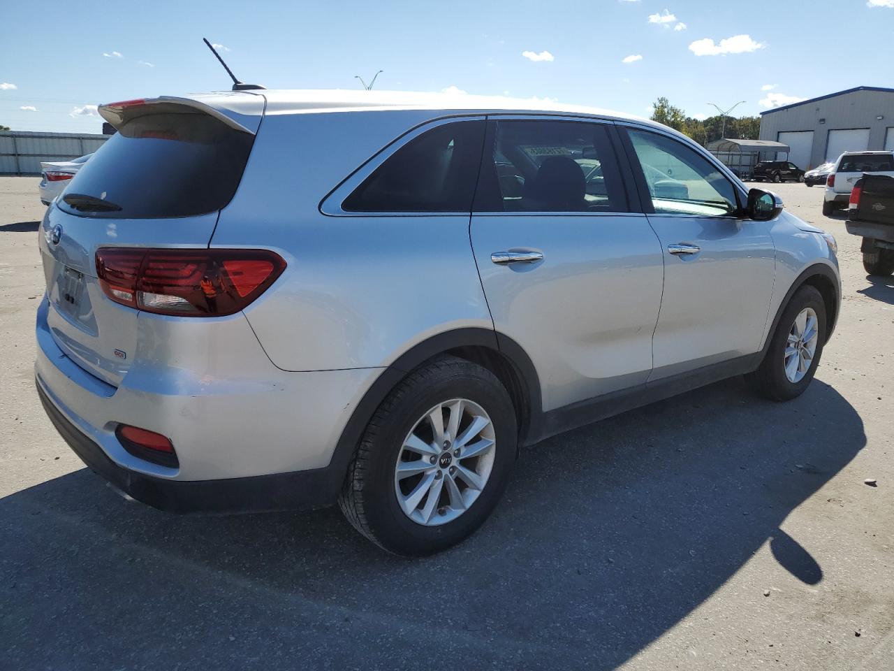 Image 3 of 2019 KIA SORENTO L 2019 with VIN 5XYPG4A30KG542903