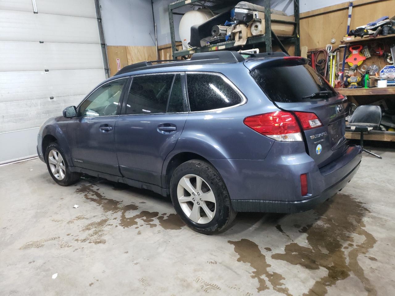 Изображение 2 2013 SUBARU OUTBACK 2.5I PREMIUM 2013 с VIN 4S4BRBGC2D3242766