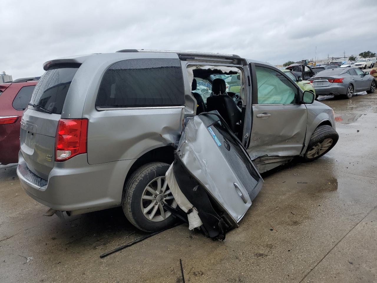 Image 3 of 2019 DODGE GRAND CARAVAN SXT 2019 with VIN 2C4RDGCG1KR743689