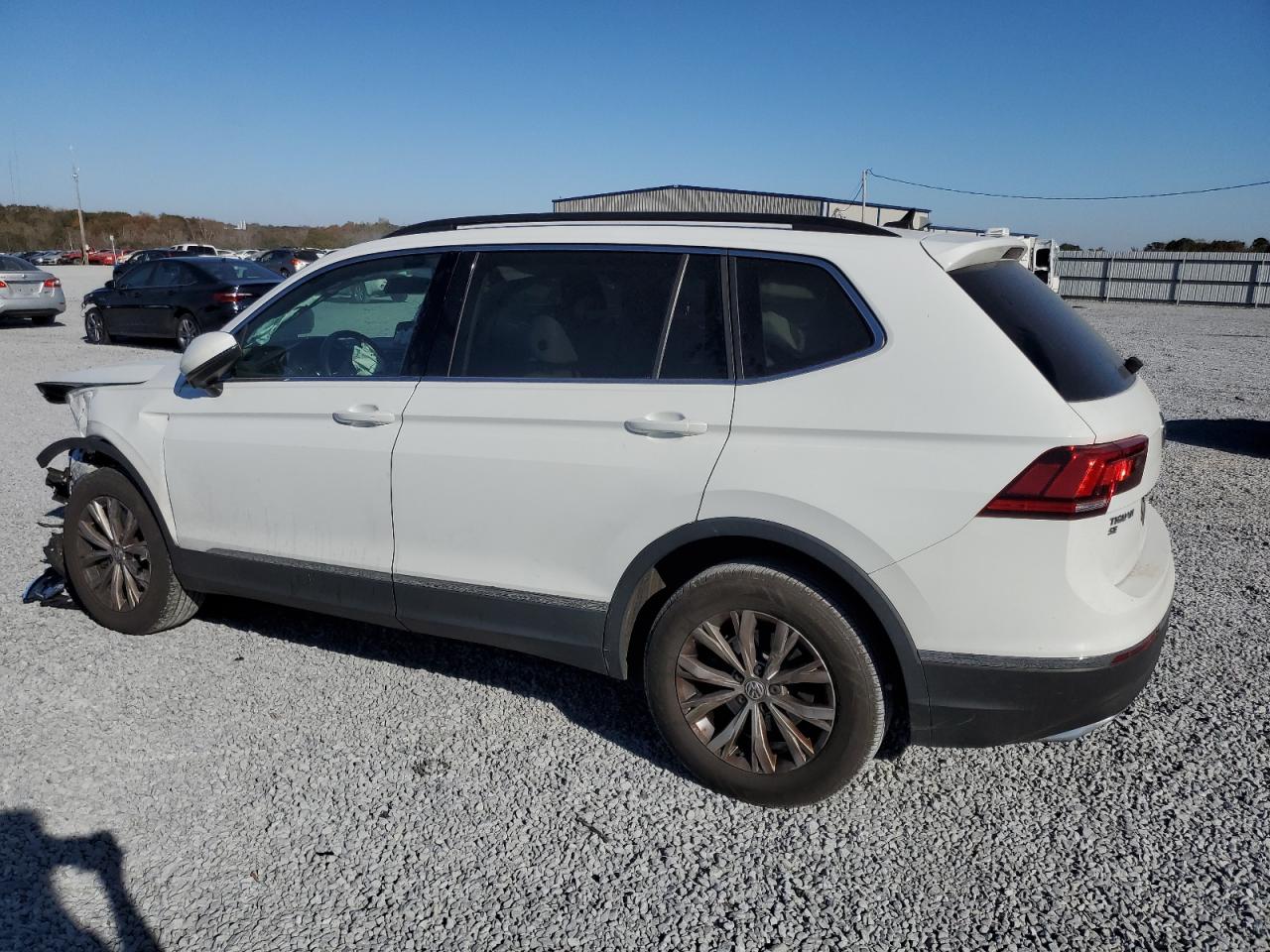 Изображение 2 2018 VOLKSWAGEN TIGUAN SE 2018 с VIN 3VV2B7AX8JM066867
