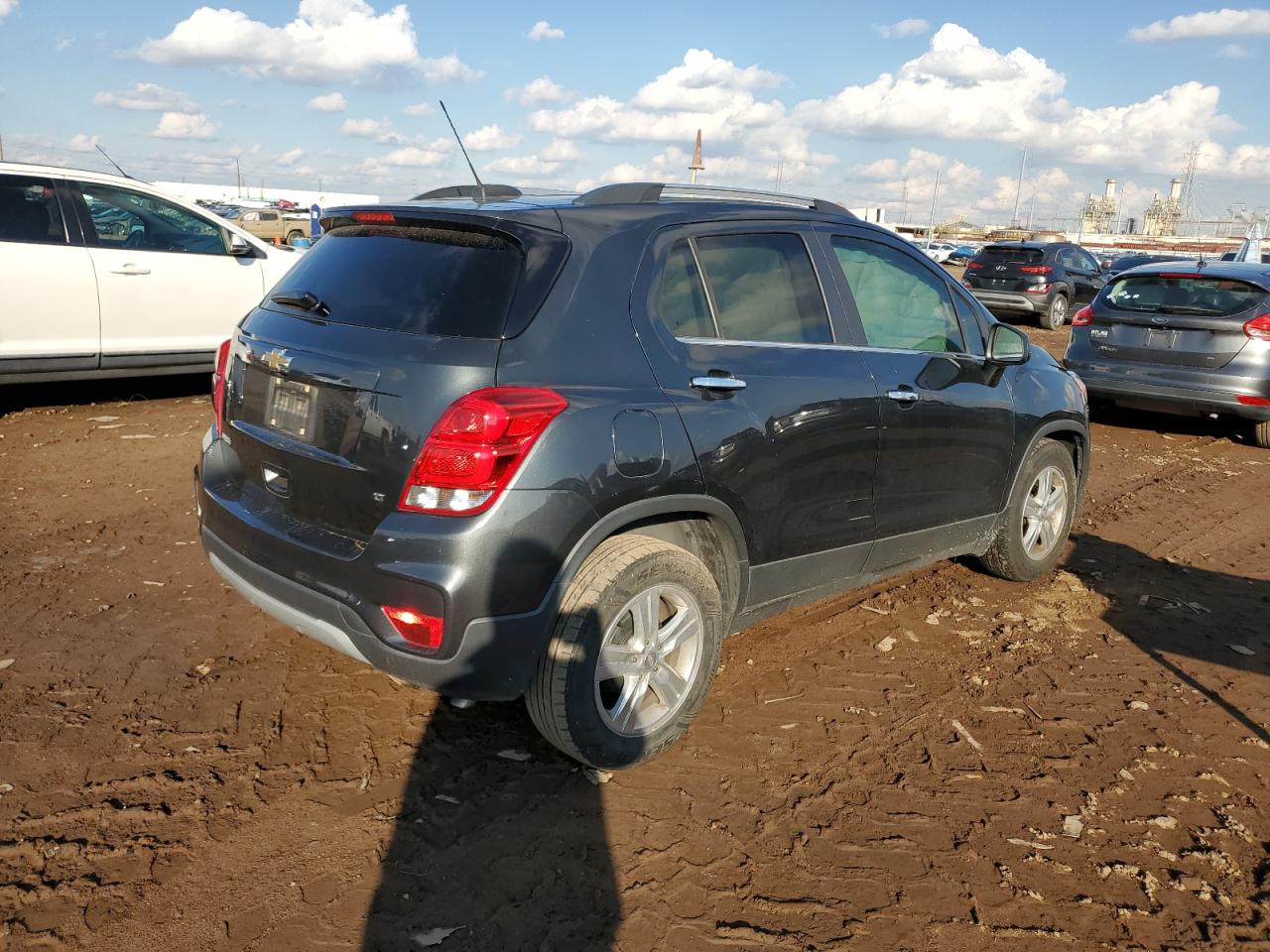 Image 3 of 2019 CHEVROLET TRAX 1LT 2019 with VIN 3GNCJLSB0KL331197