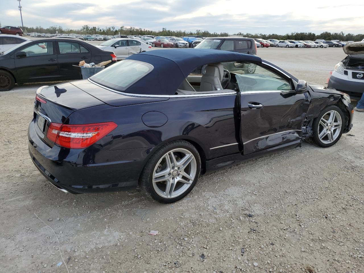 Image 3 of 2011 MERCEDES-BENZ E 550 2011 with VIN WDDKK7CF4BF088441