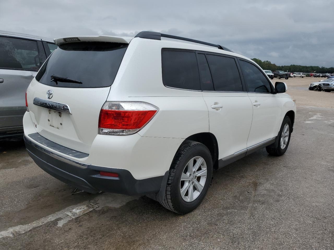 Image 3 of 2013 TOYOTA HIGHLANDER BASE 2013 with VIN 5TDZA3EH4DS042940