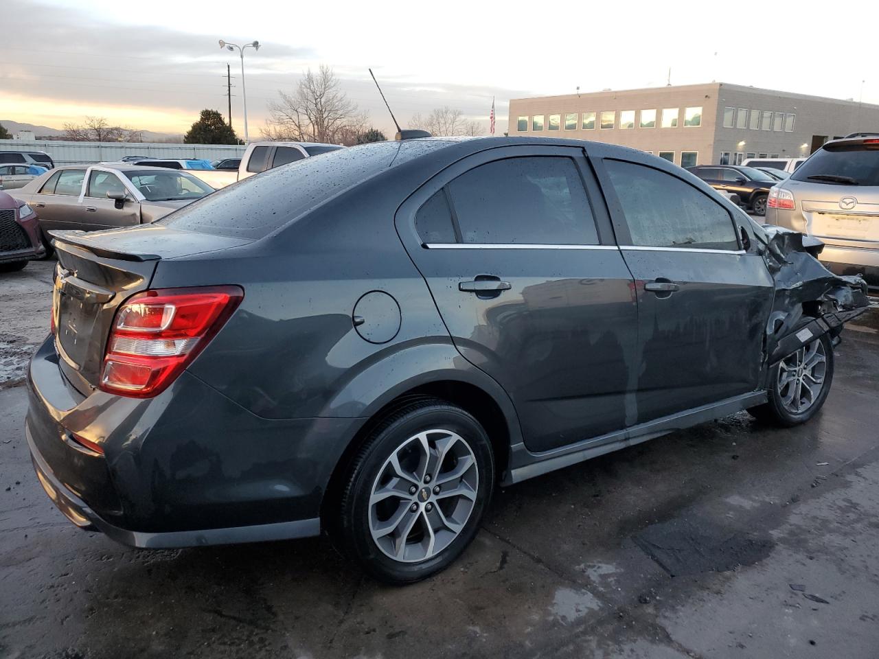 Obraz 3 z 2017 CHEVROLET SONIC LT 2017 z VIN 1G1JC5SB2H4114747