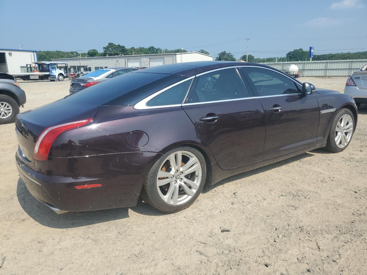 Obraz 3 z 2011 JAGUAR XJ  2011 z VIN SAJWA1CBXBLV08439