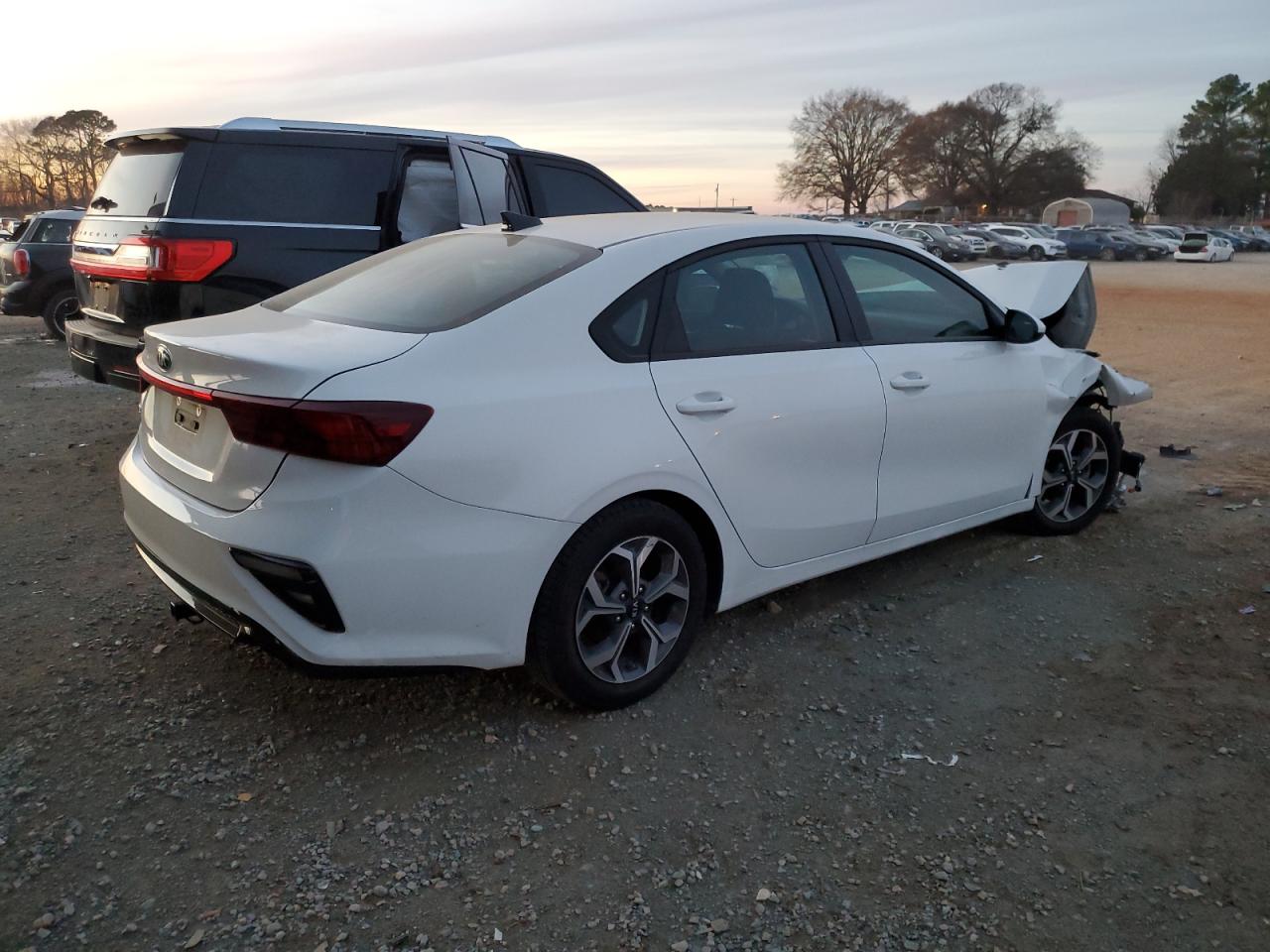 Image 3 of 2020 KIA FORTE FE 2020 with VIN 3KPF24AD6LE184837