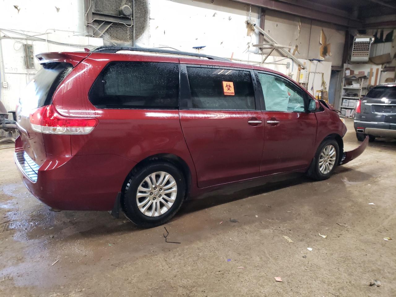 Obraz 3 z 2013 TOYOTA SIENNA XLE 2013 z VIN 5TDYK3DC6DS390737