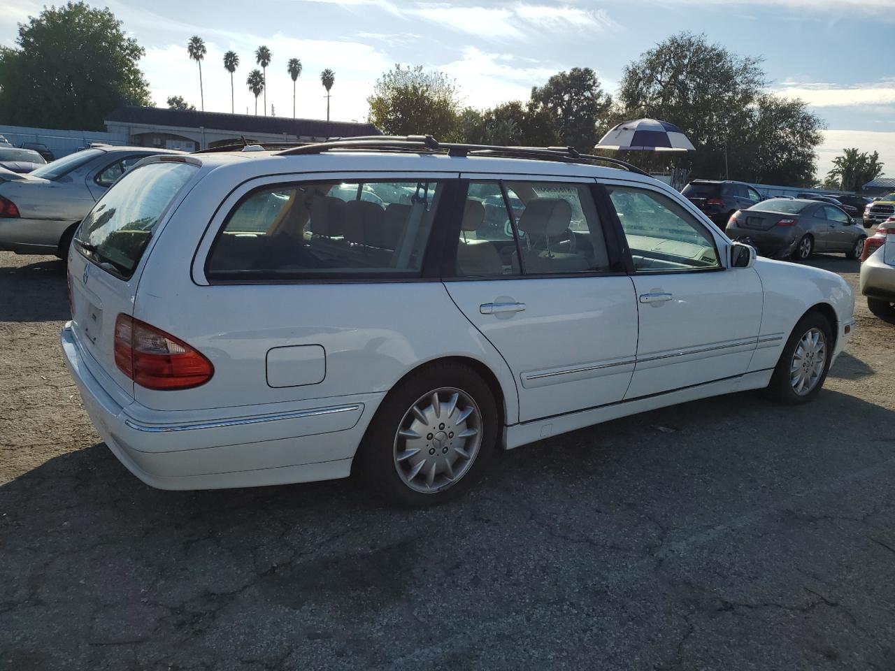 Image 3 of 2000 MERCEDES-BENZ E 320 2000 with VIN WDBJH65J9YA983170