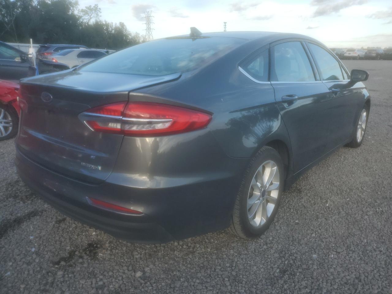 Image 3 of 2020 FORD FUSION SE 2020 with VIN 3FA6P0LU3LR104285