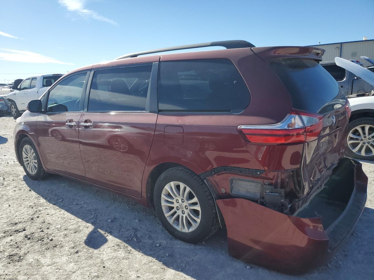 Image 2 of 2017 TOYOTA SIENNA XLE 2017 with VIN 5TDYZ3DC8HS834704