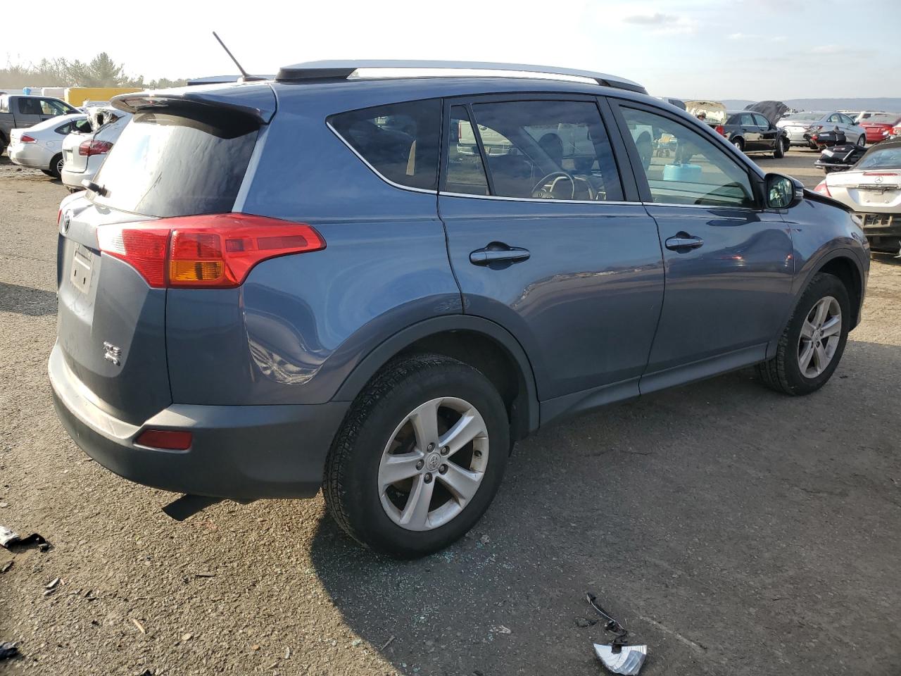 Obraz 3 z 2014 TOYOTA RAV4 XLE 2014 z VIN JTMRFREV0ED067874