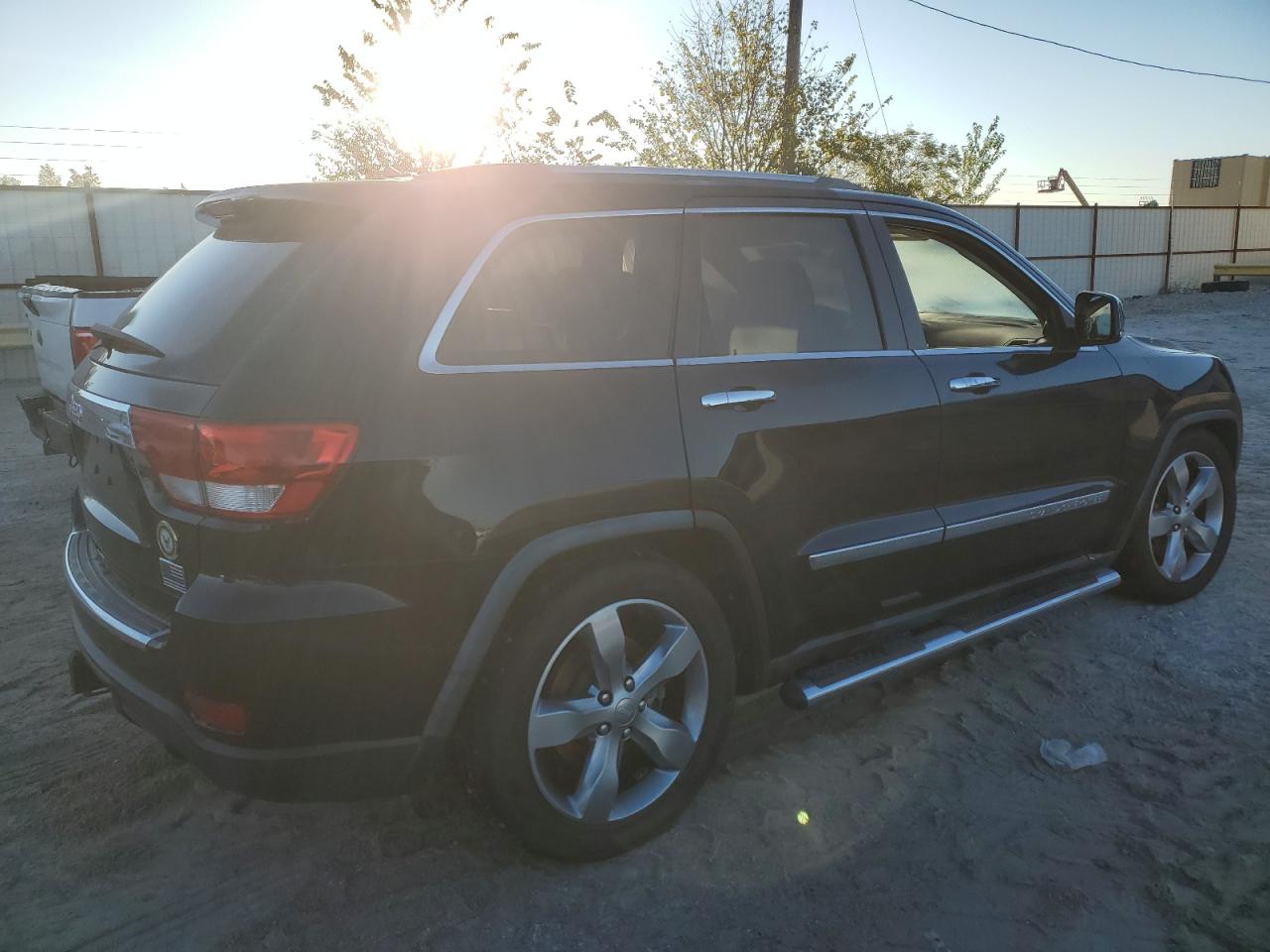 Image 3 of 2011 JEEP GRAND CHEROKEE OVERLAND 2011 with VIN 1J4RR6GT8BC687756