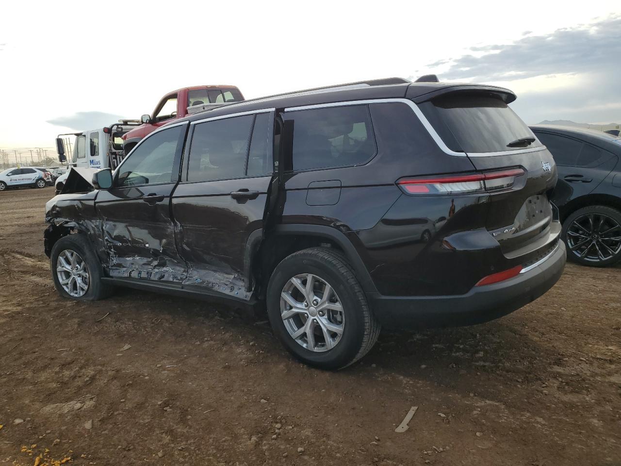 Изображение 2 2023 JEEP GRAND CHEROKEE L LIMITED 2023 с VIN 1C4RJKBG1P8703175