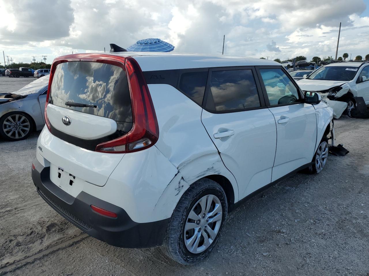 Obraz 3 z 2021 KIA SOUL LX 2021 z VIN KNDJ23AU3M7777190