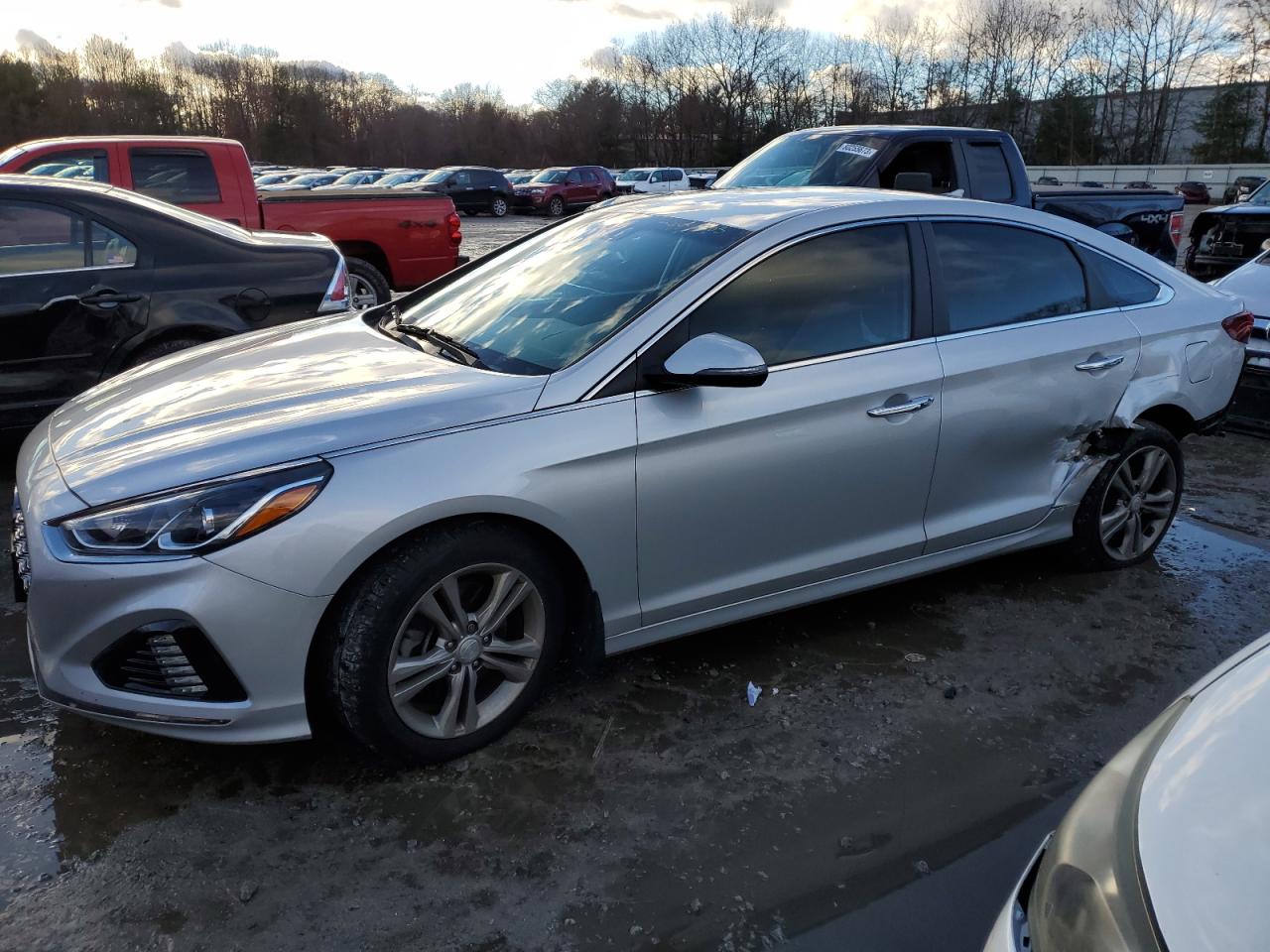Image 1 of 2019 HYUNDAI SONATA LIMITED 2019 with VIN 5NPE34AF4KH733259