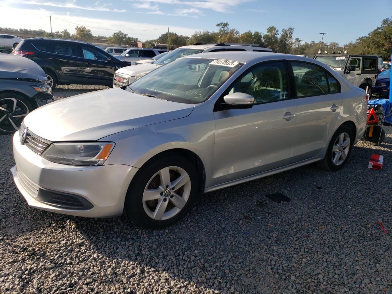 Image 1 of 2014 VOLKSWAGEN JETTA SE 2014 with VIN 3VWD17AJ9EM305383
