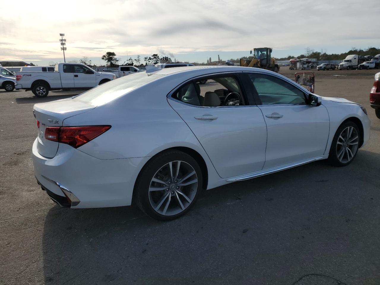 Изображение 3 2019 ACURA TLX TECHNOLOGY 2019 с VIN 19UUB2F43KA006715