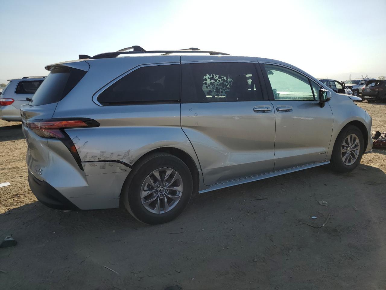 Image 3 of 2021 TOYOTA SIENNA LE 2021 with VIN 5TDBRKEC5MS030207