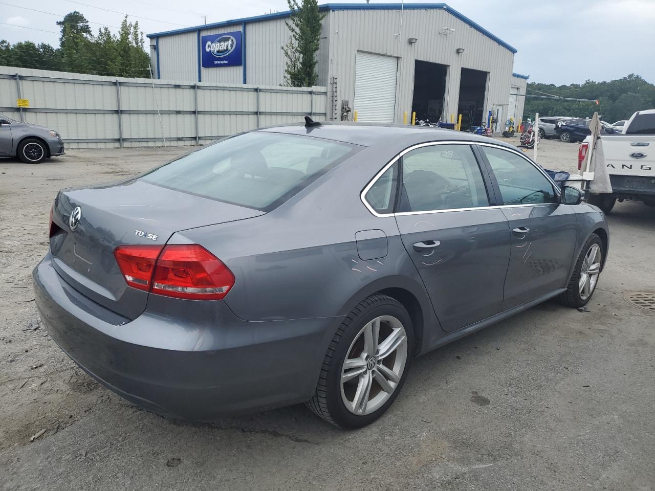 Изображение 3 2015 VOLKSWAGEN PASSAT SE 2015 с VIN 1VWBV7A36FC051731